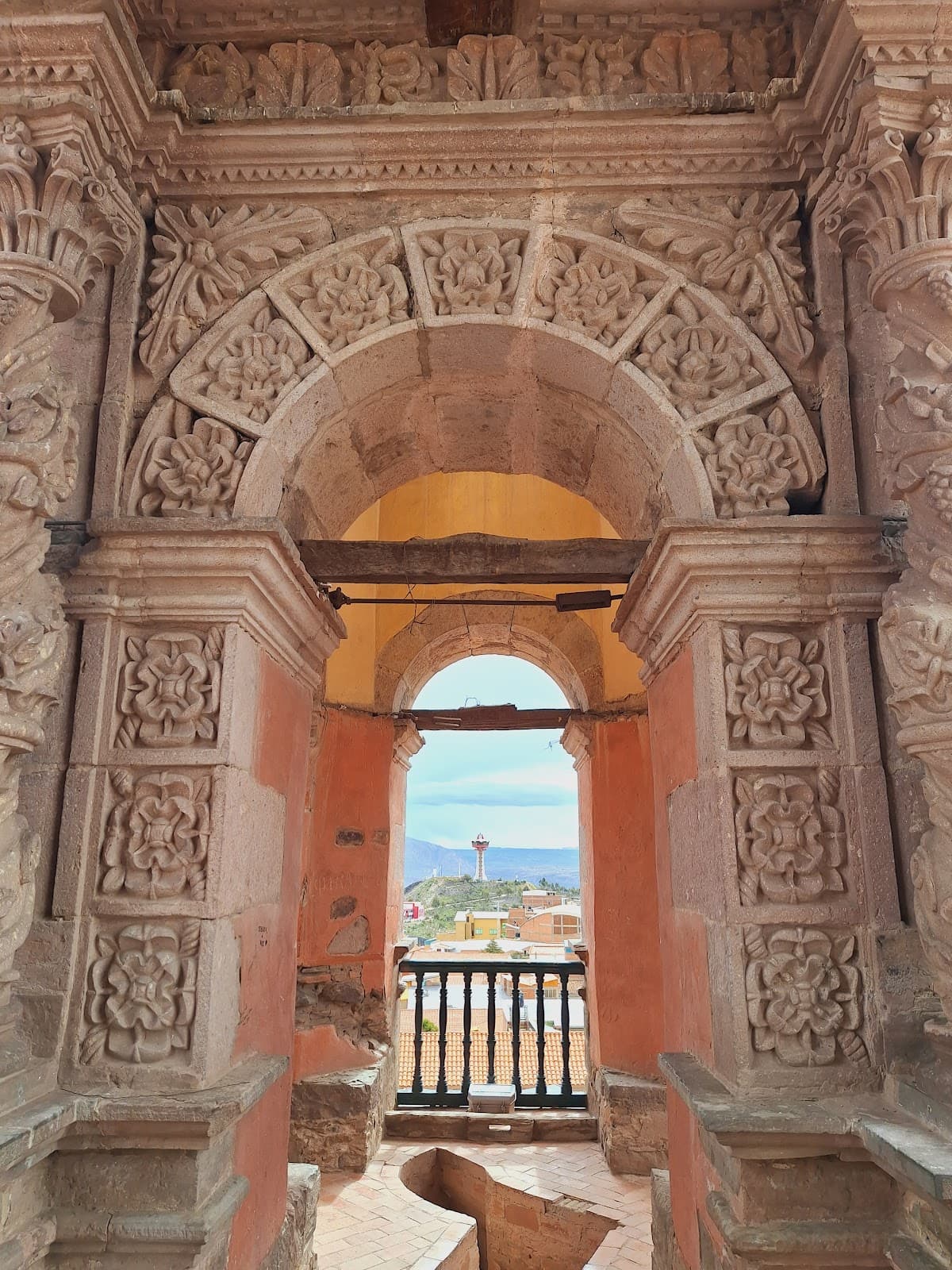 Compañía de Jesús Tower - Image 1
