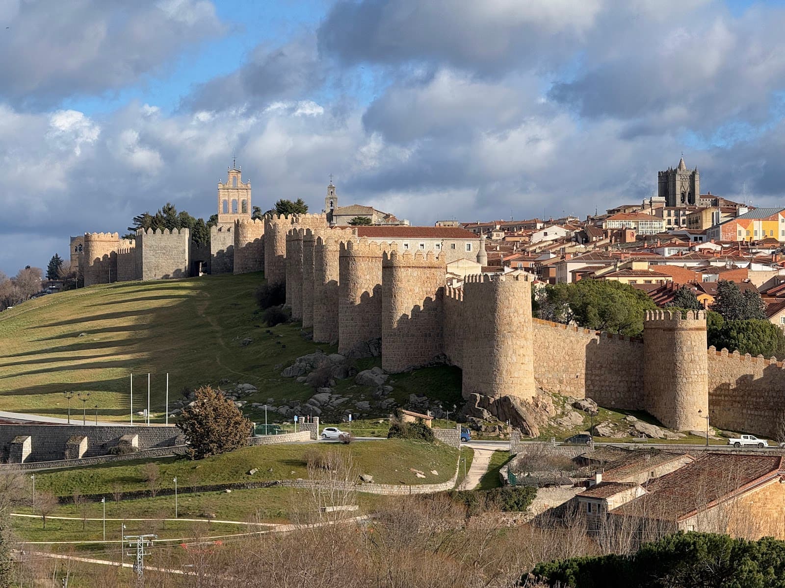 Los Cuatro Postes Ávila - Image 1