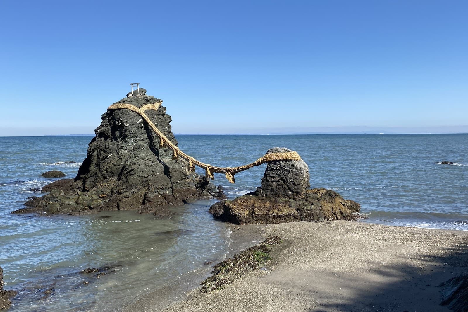 Meoto Iwa - Image 1