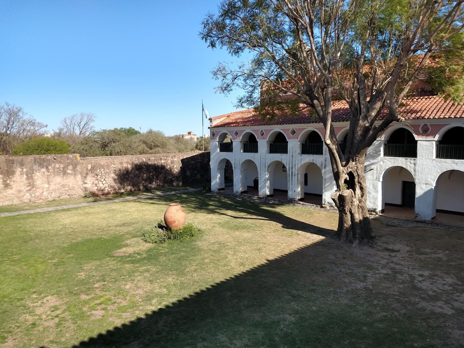 Colonia Caroya - Image 1