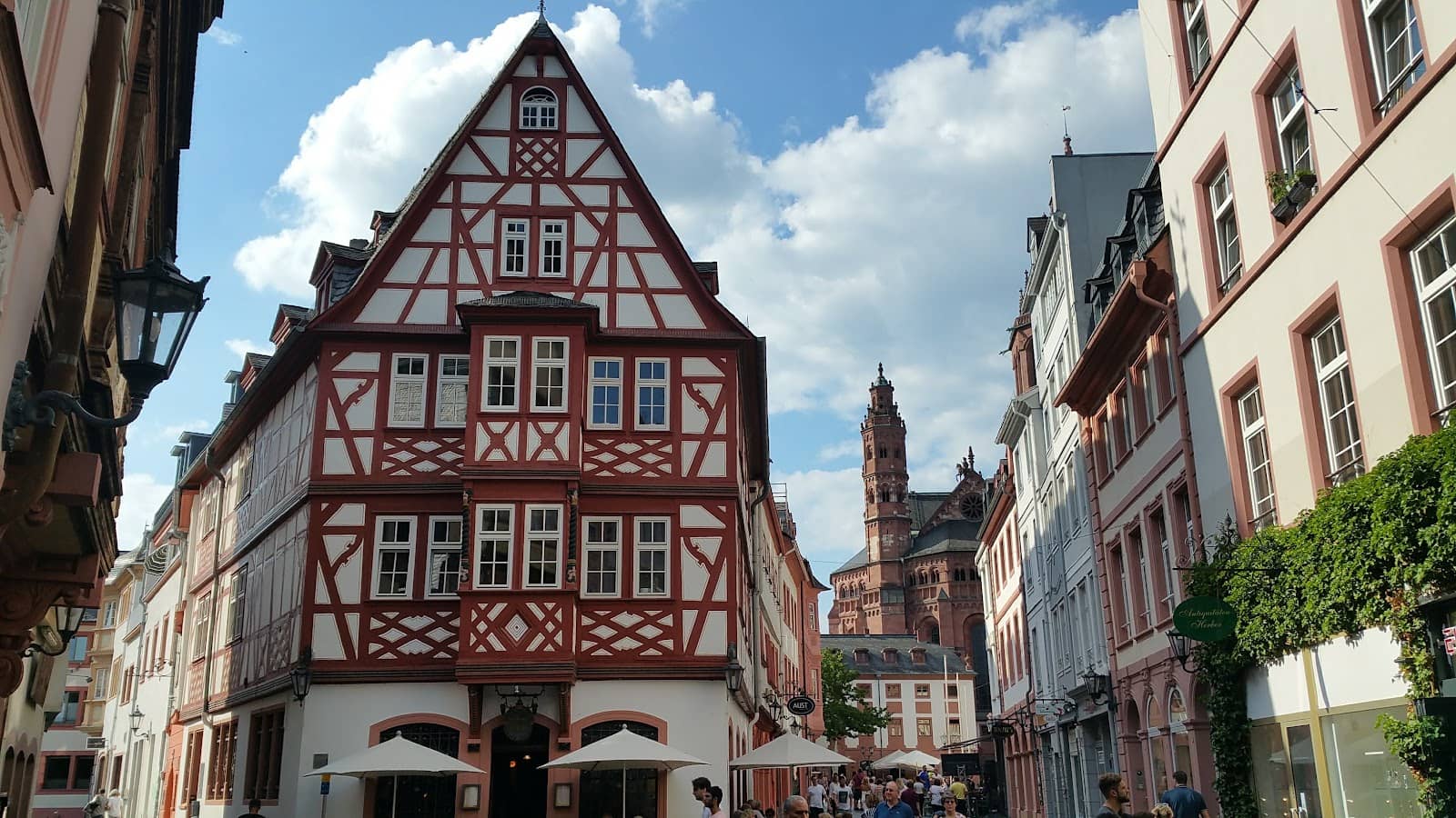 Cozy Cafes & Eateries