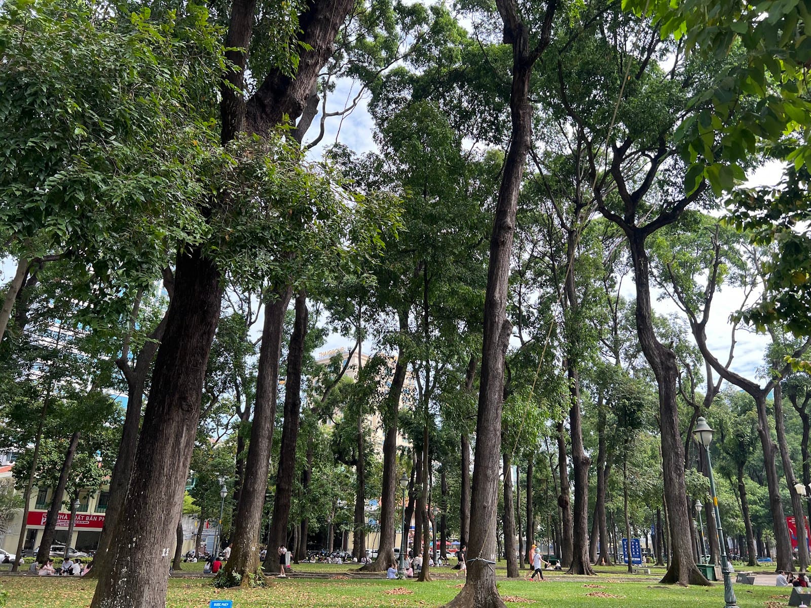 30/4 Park - Image 1