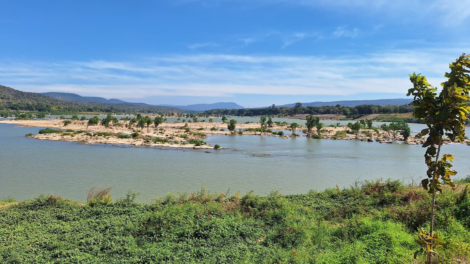 Two-Color River Viewpoint (Maenam Song Si) - Image 1