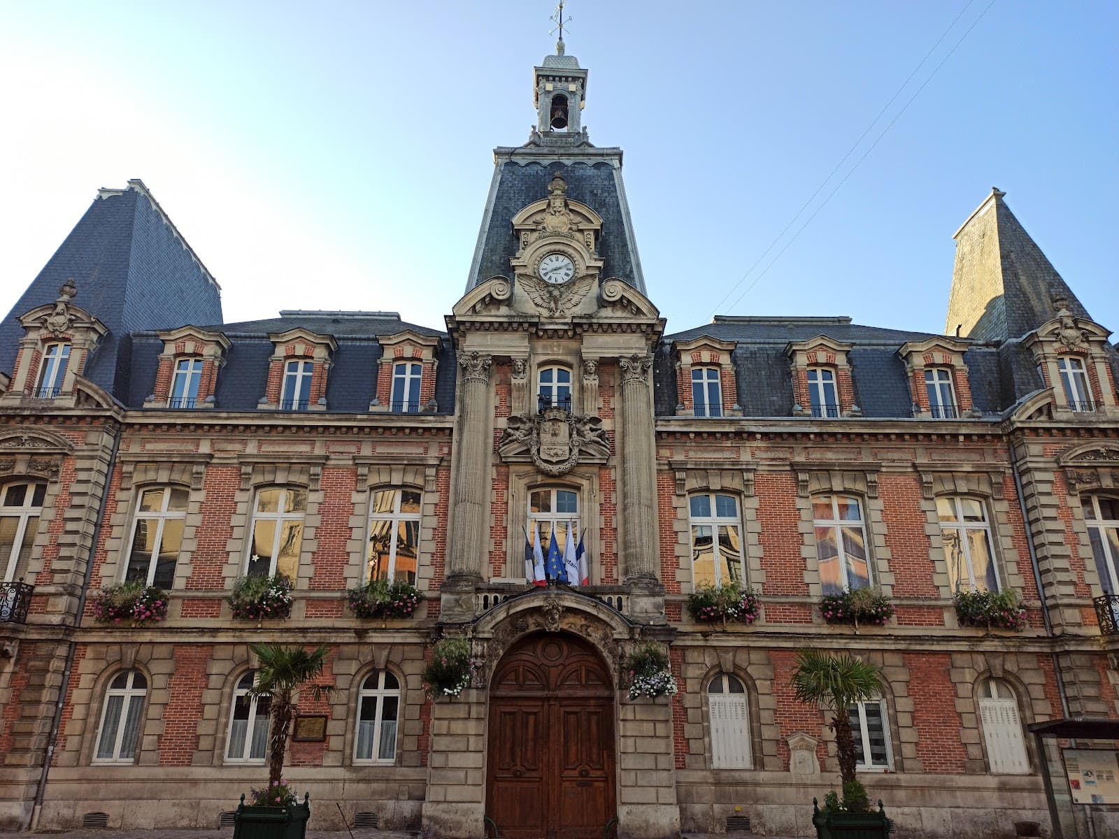 Hôtel de Ville - Image 1