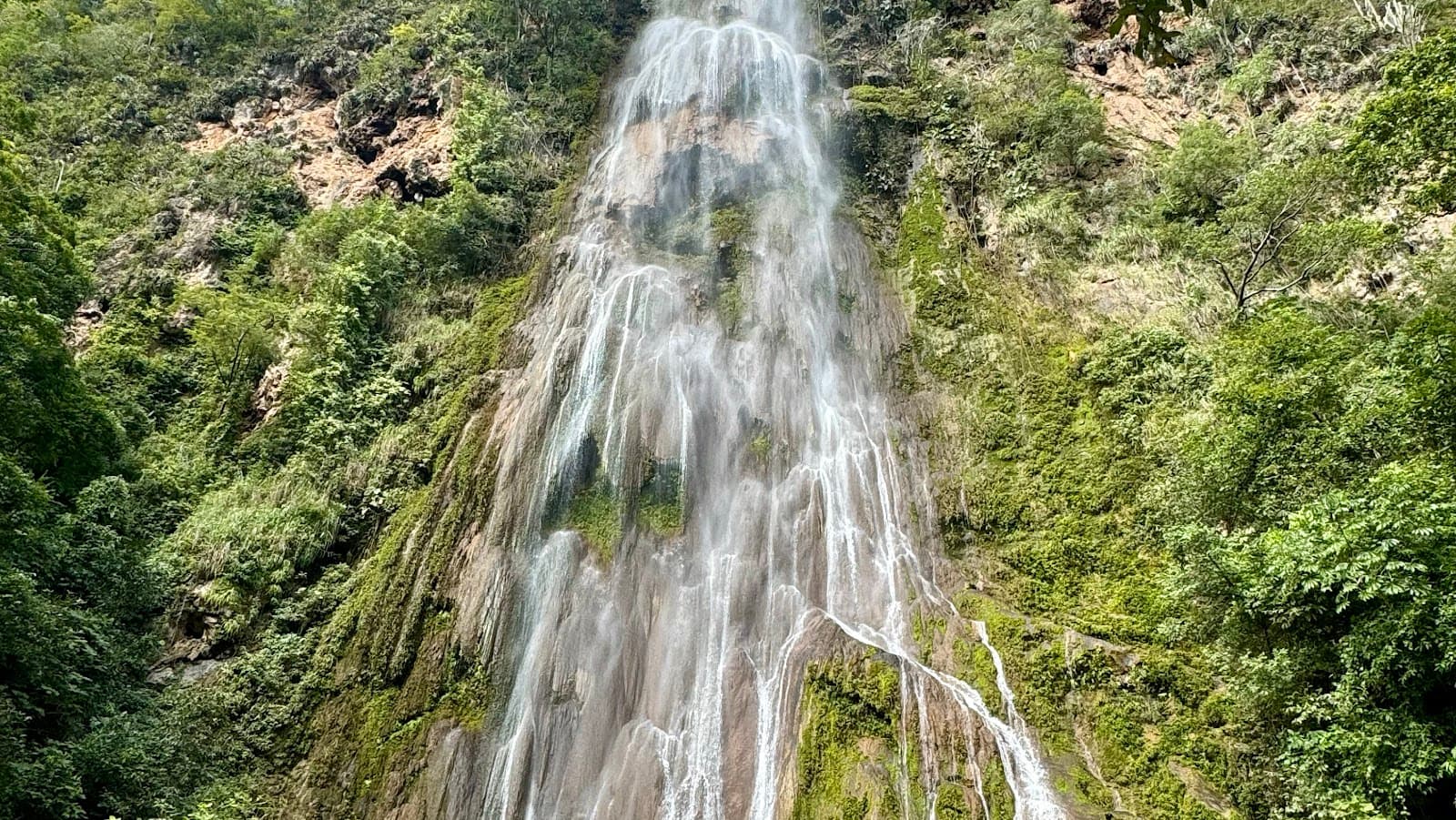 Boca da Onça Waterfall - Image 1
