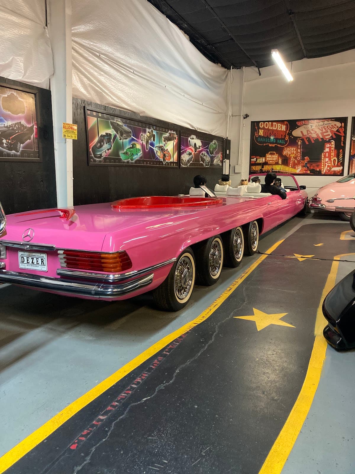 Hollywood Car Museum - Image 1