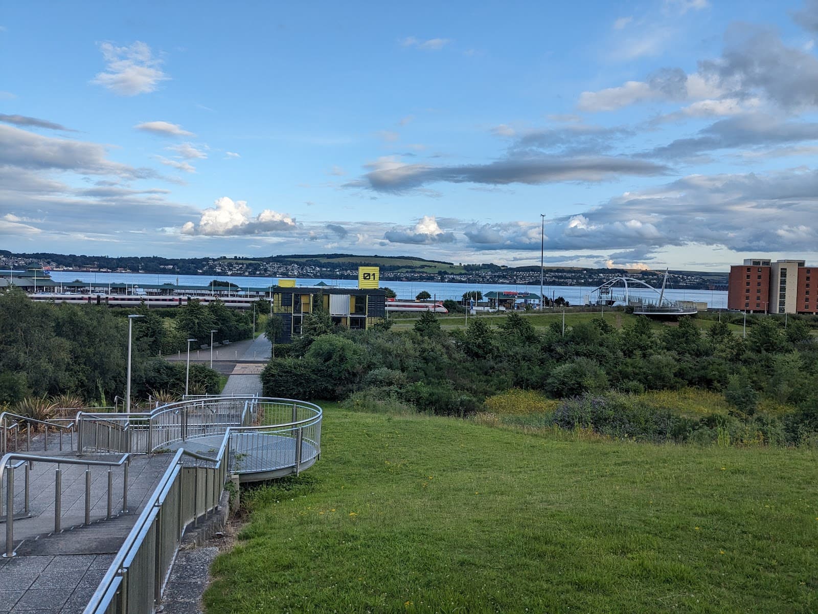 Seabraes Viewpoint Dundee - Image 1