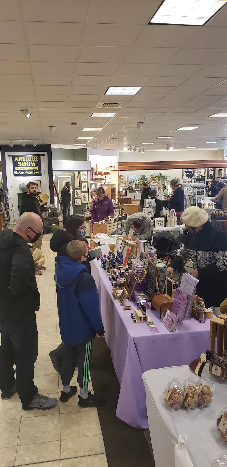 Live Music & Community Vibe