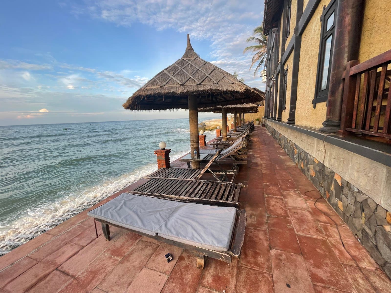 Lotus Lake Bau Sen - Image 1