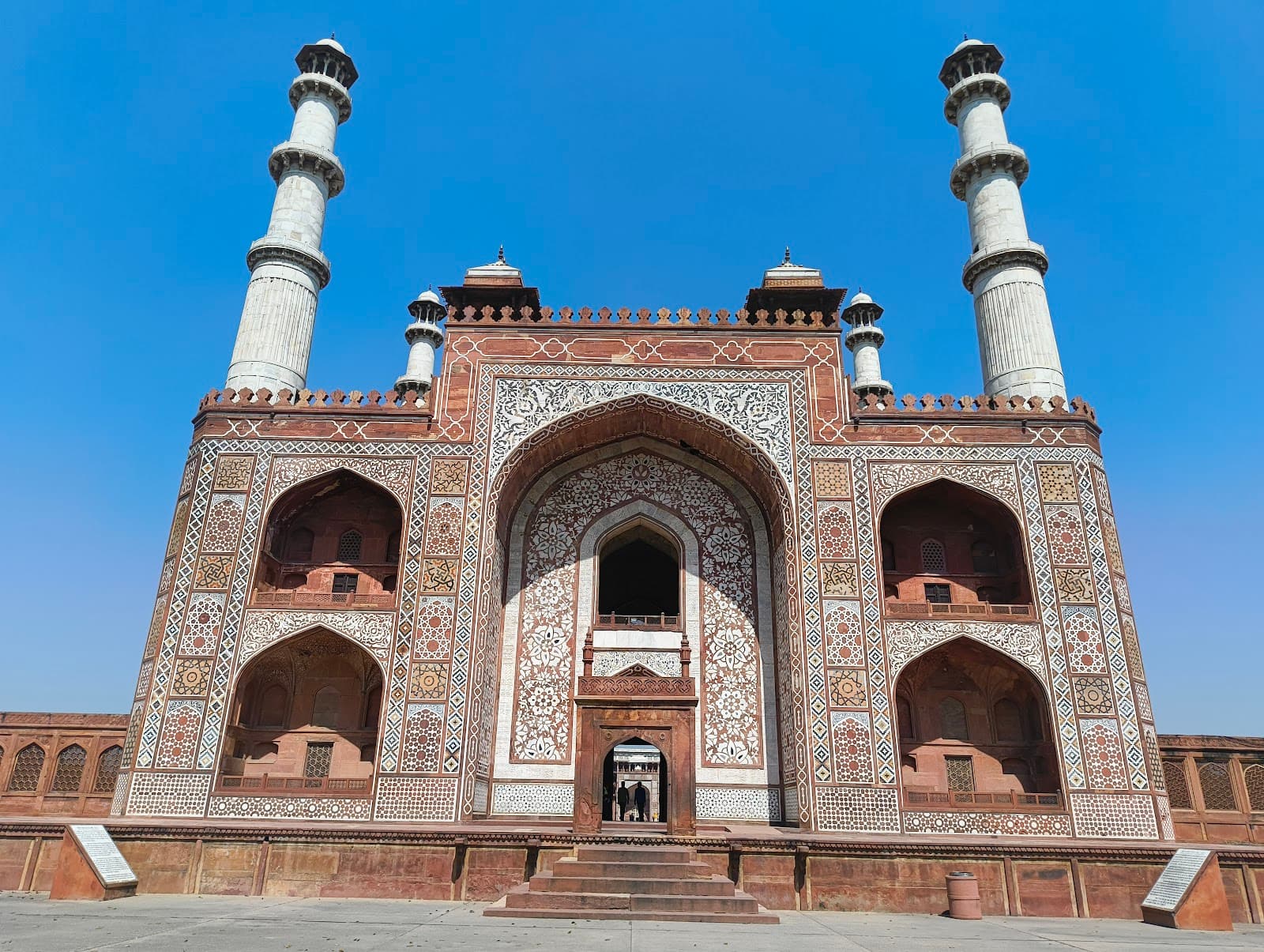 Akbar's Tomb Sikandra - Image 1