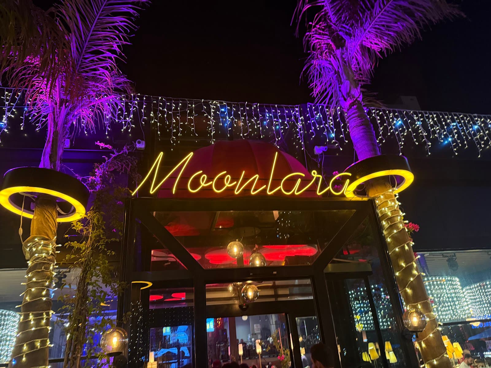 Moon Lara Lounge - Image 1