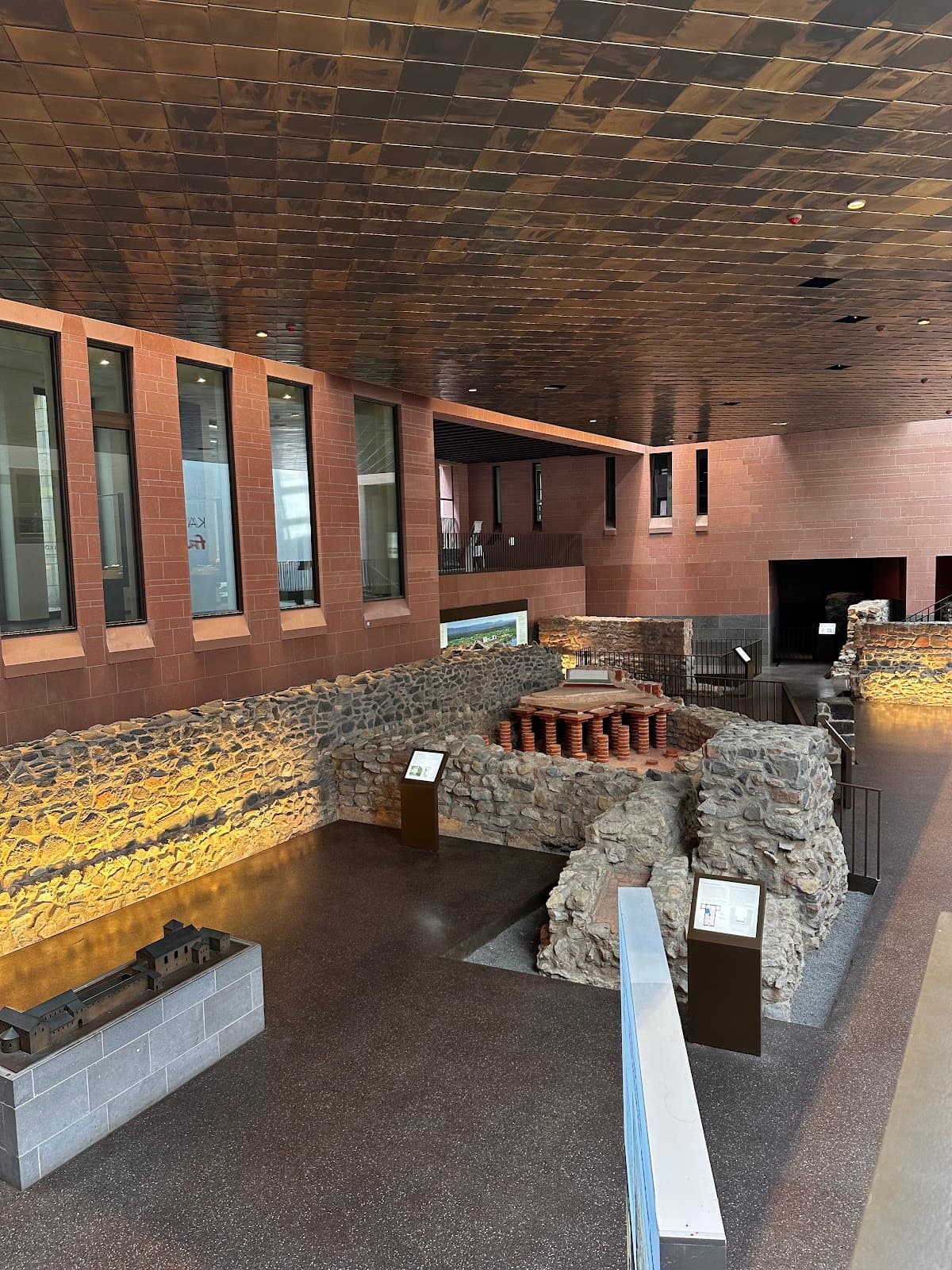 Archaeological Garden (Kaiserpfalz Franconofurd) Frankfurt - Image 1