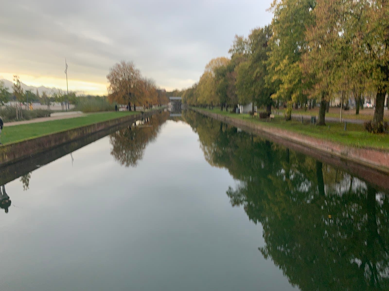 Deûle Riverwalk - Image 1