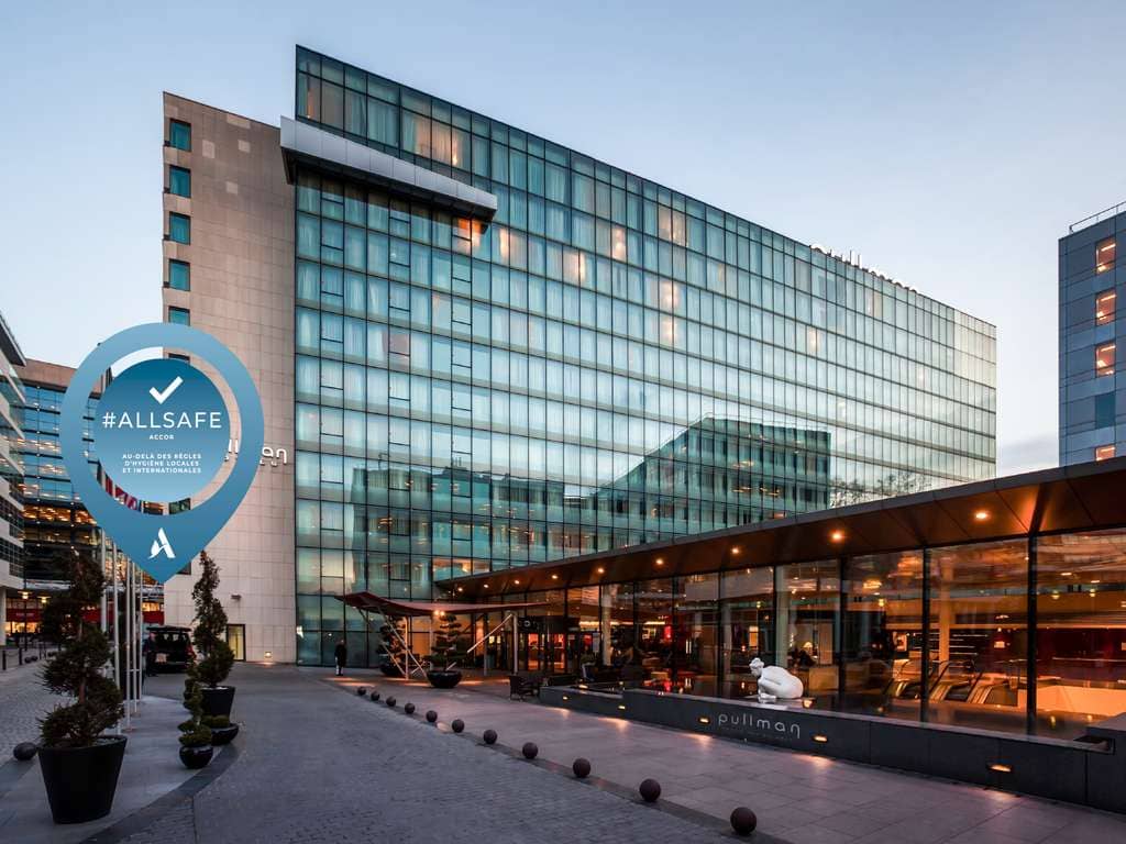 Gourmet Dining & Bar