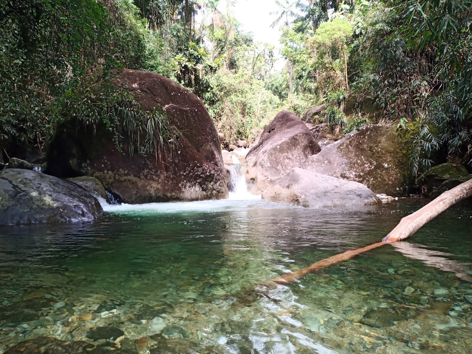 Poço do Dinossauro (Serrinha do Alambari) - Image 1