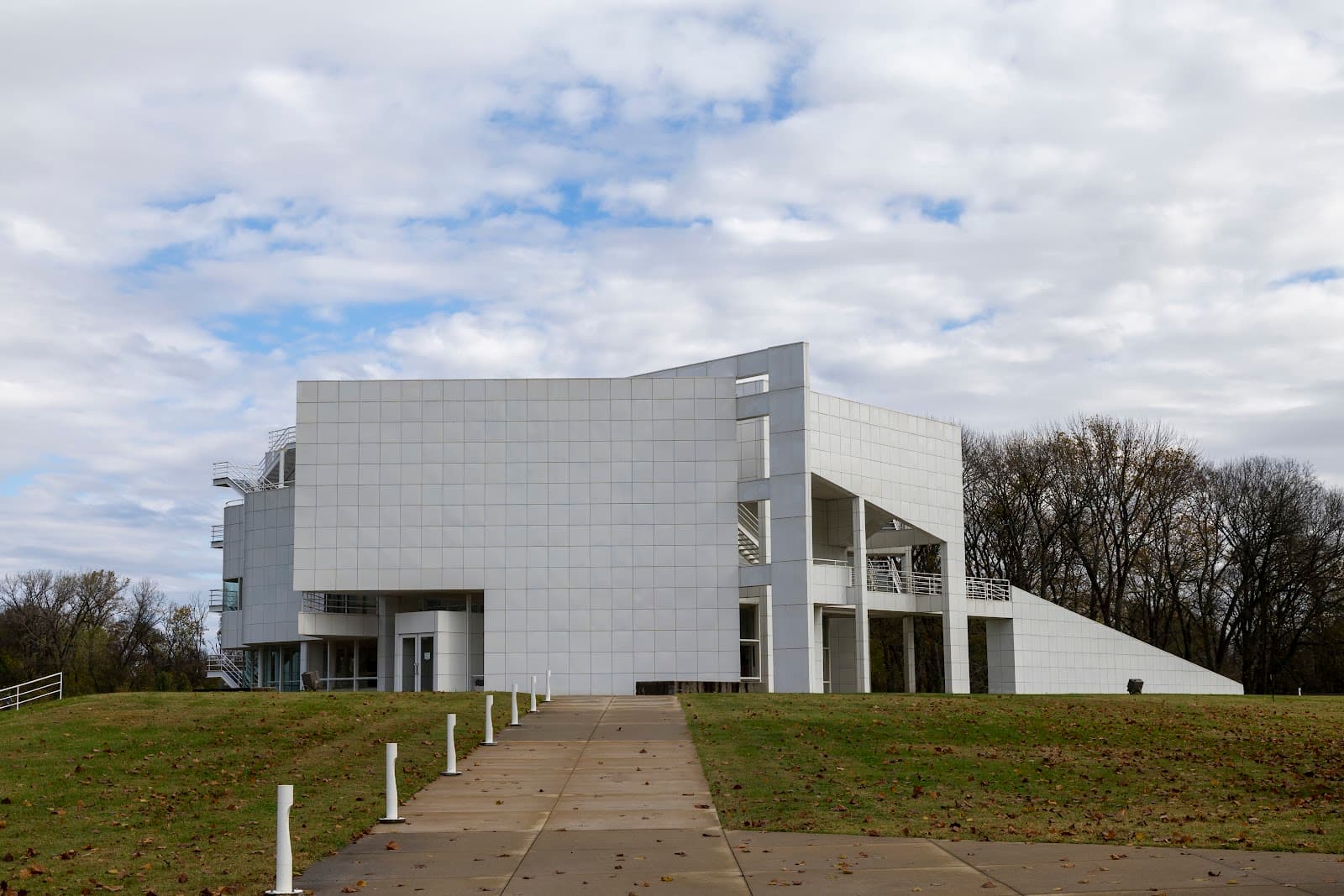 Atheneum Visitor Center (New Harmony) - Image 1