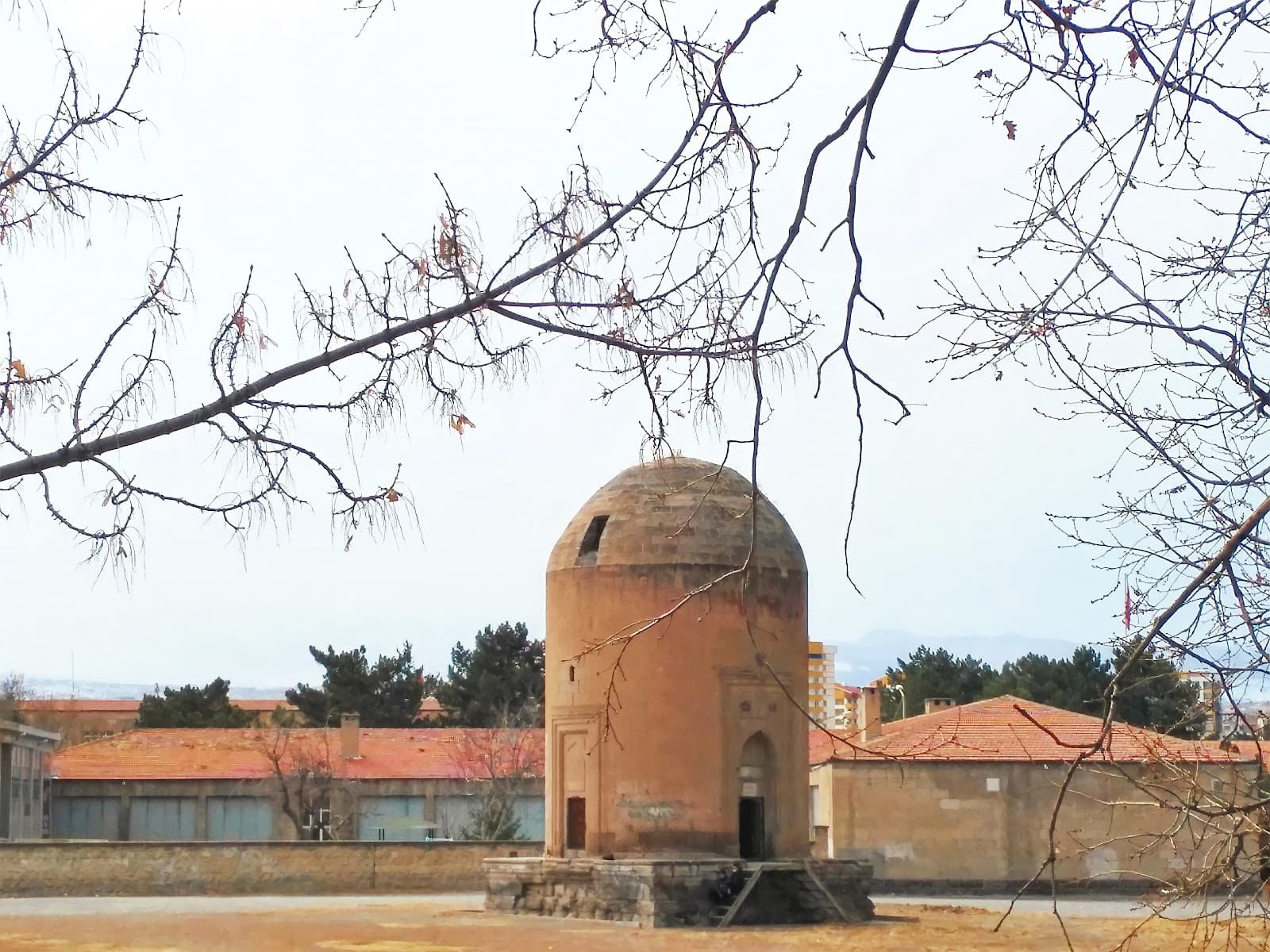 Sırçalı Kümbet - Image 1