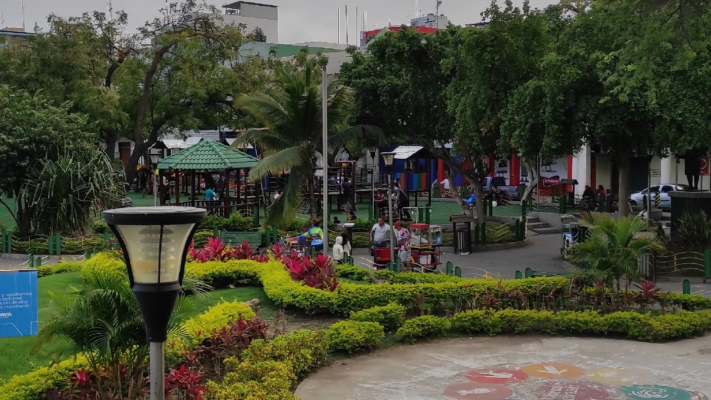 Parque Central Eloy Alfaro - Image 1
