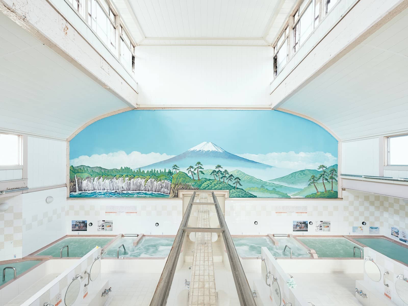 Rotating Themed Baths