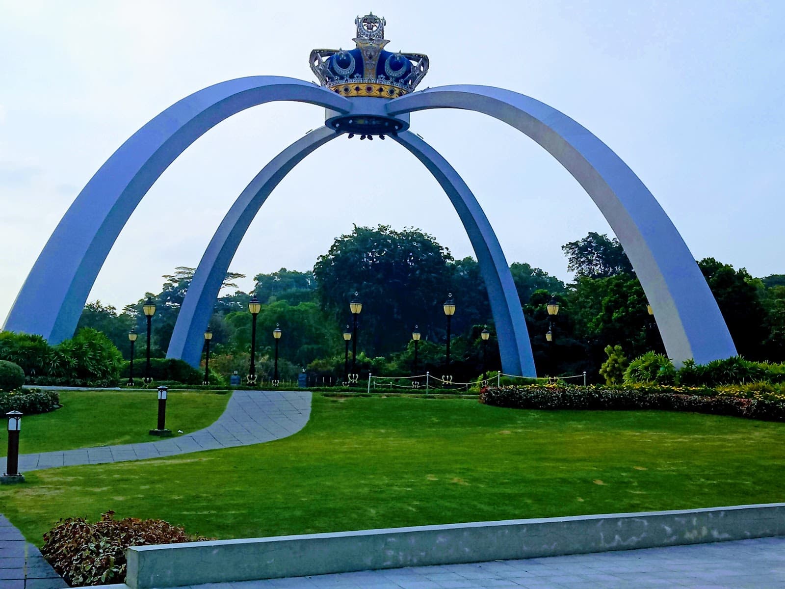 Mahkota Johor Crown Arch - Image 1