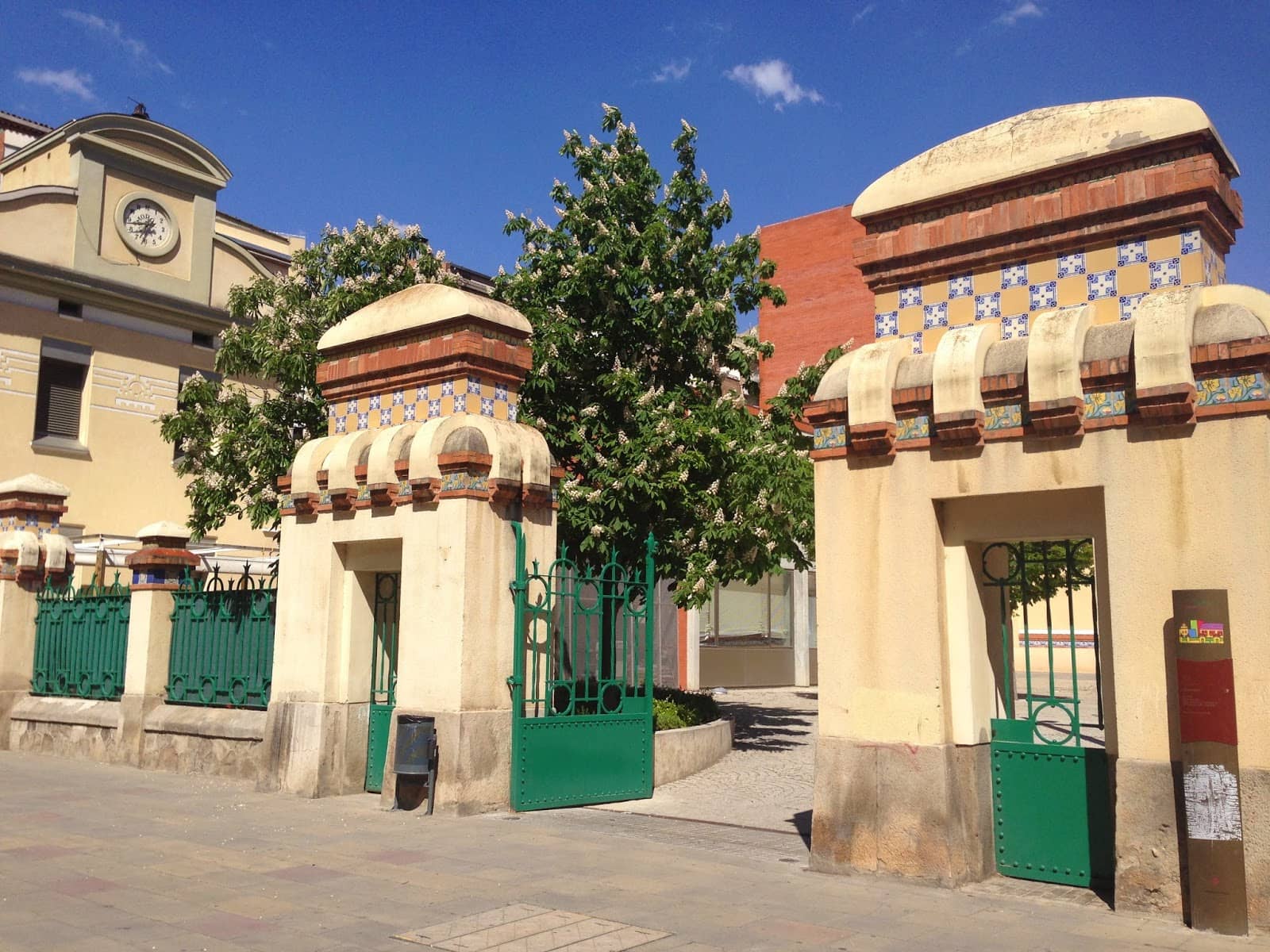 The Surrounding Square