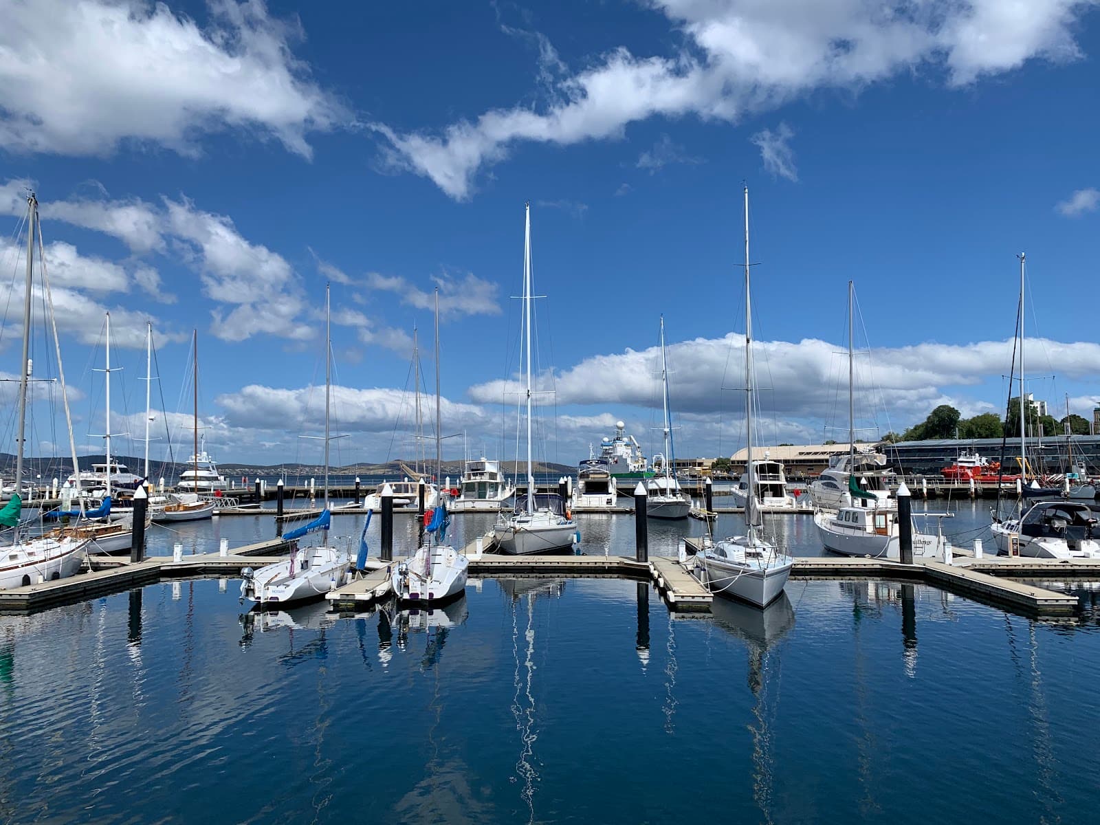 Victoria Dock - Image 1