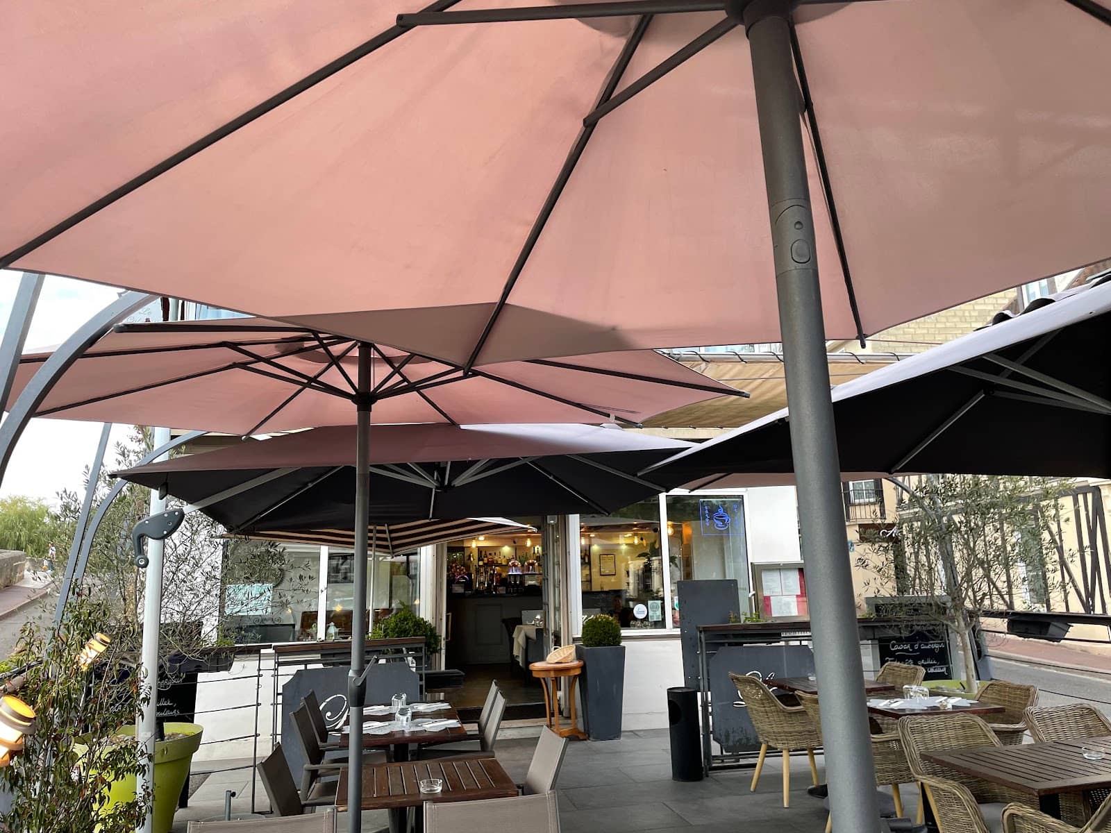 Panoramic Second-Floor Views