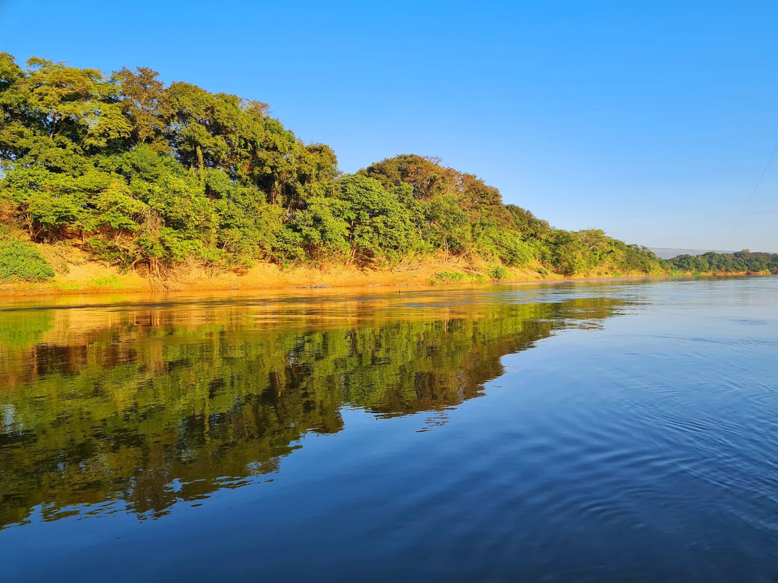 Rio das Velhas riverfront - Image 1