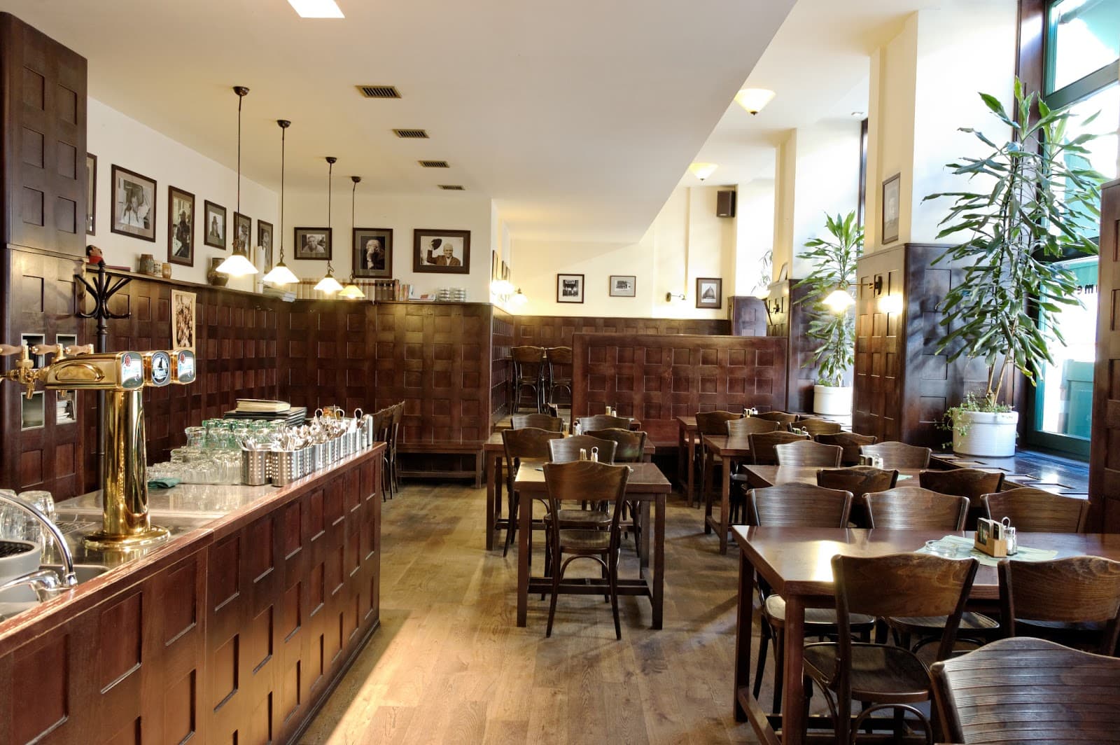 U Parlamentu, Prague - Image 1