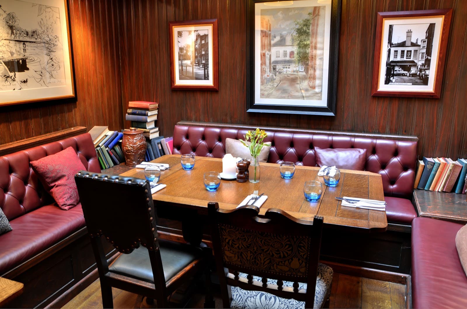 The Holly Bush - Image 1