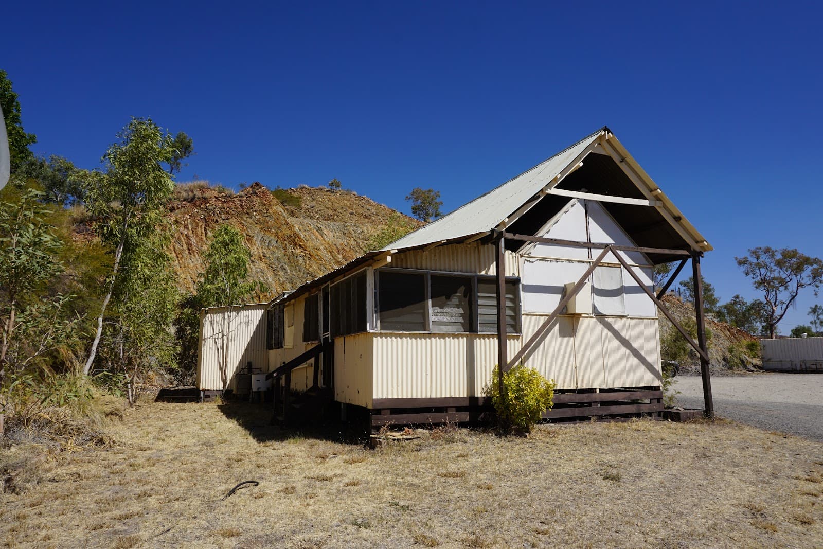 Mount Isa Tent House - Image 1
