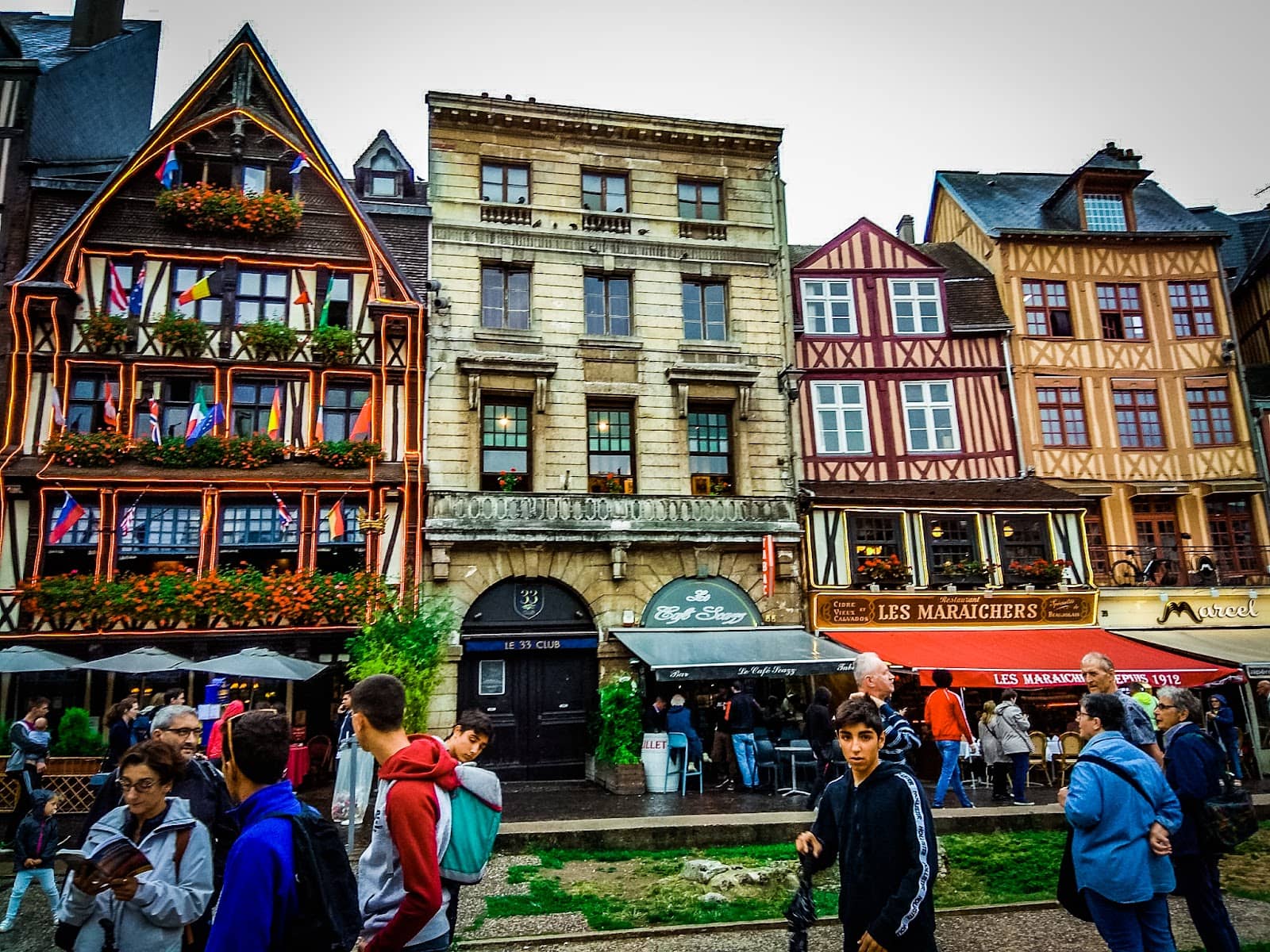 Vibrant Market and Eateries