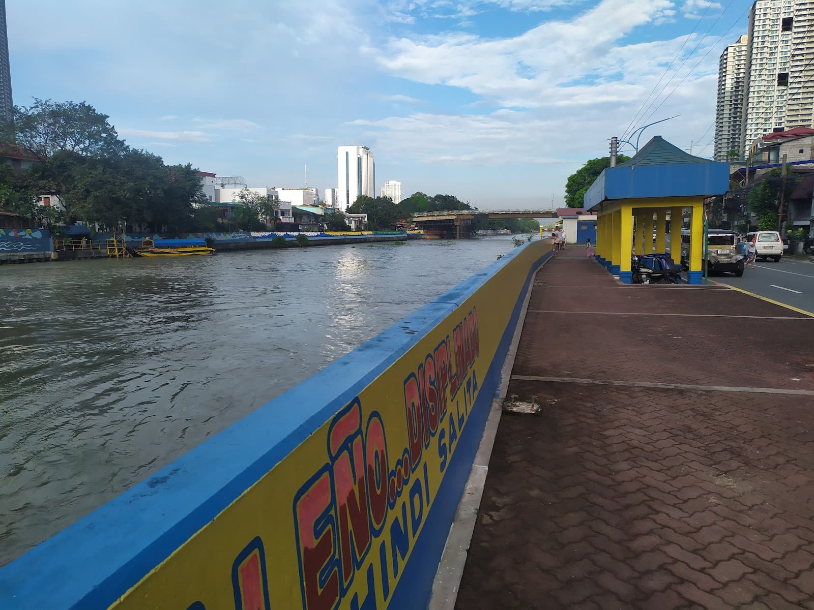 Hulo Riverside - Image 1