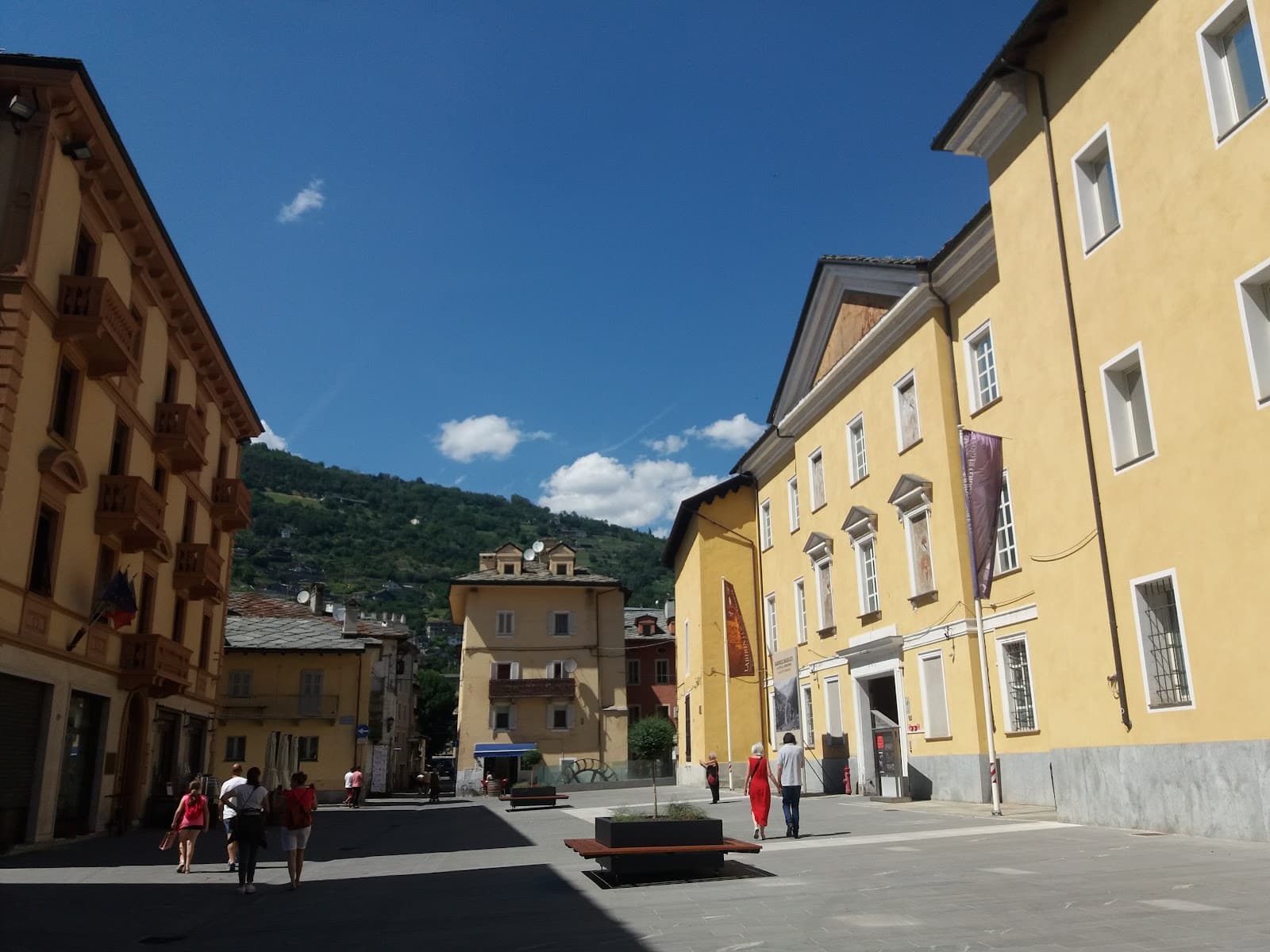 Piazza Roncas - Image 1