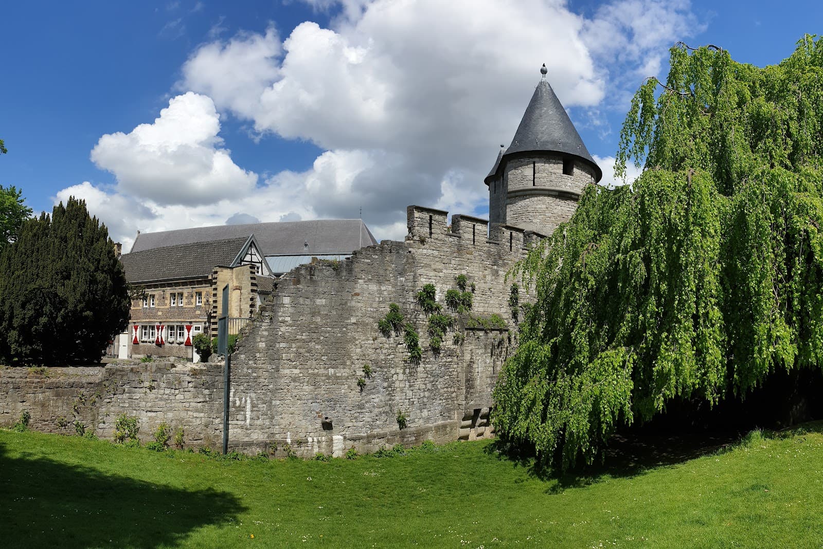 Pater Vinck Tower - Image 1