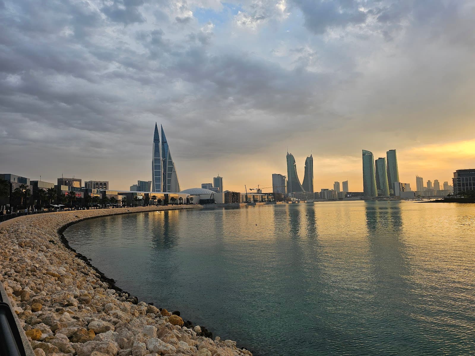 Water Garden City Promenade - Image 1