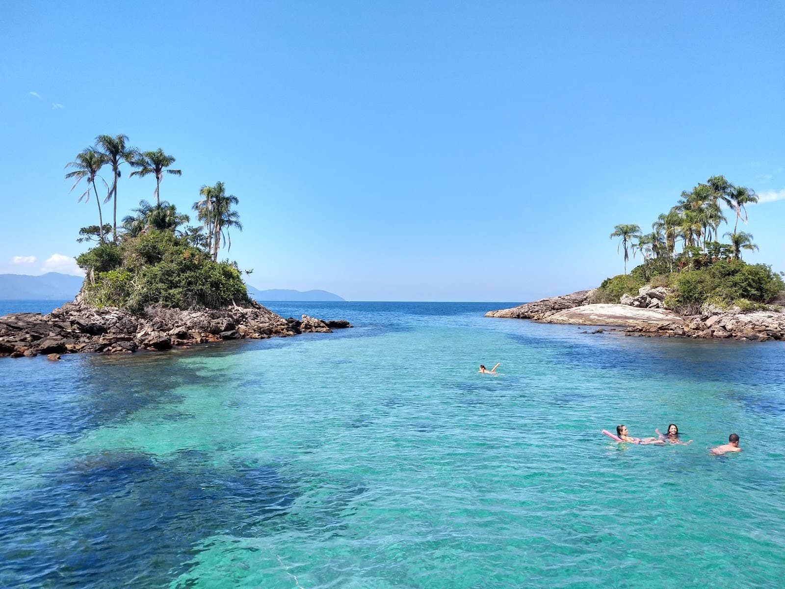 Botinas Islands - Image 1