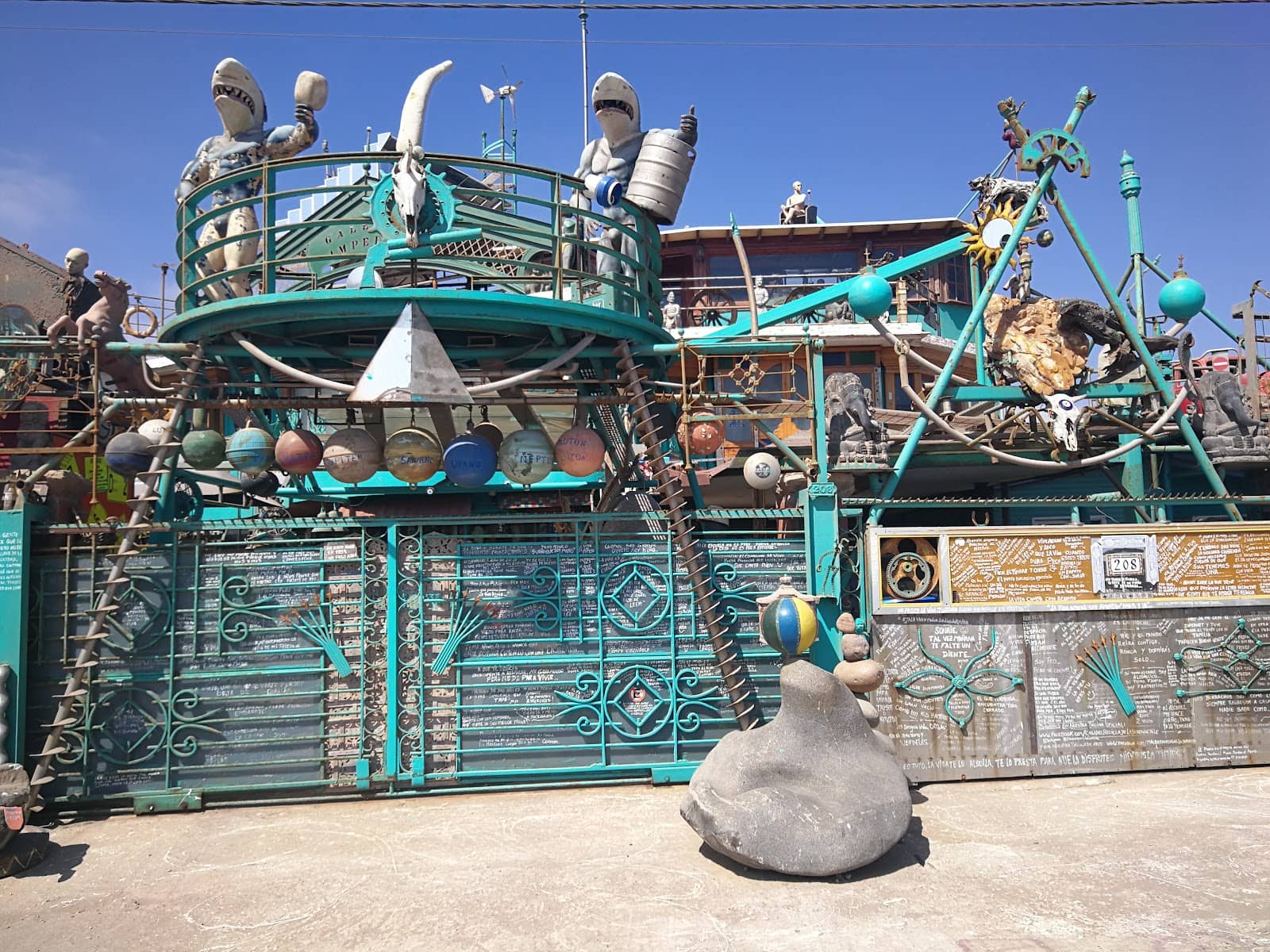 Family Fun at Piscinas Las Palmeras