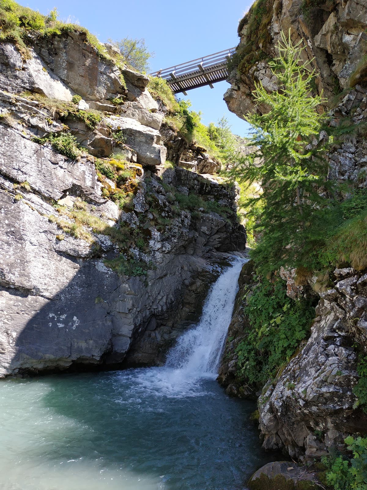 Saut du Laire waterfall - Image 1