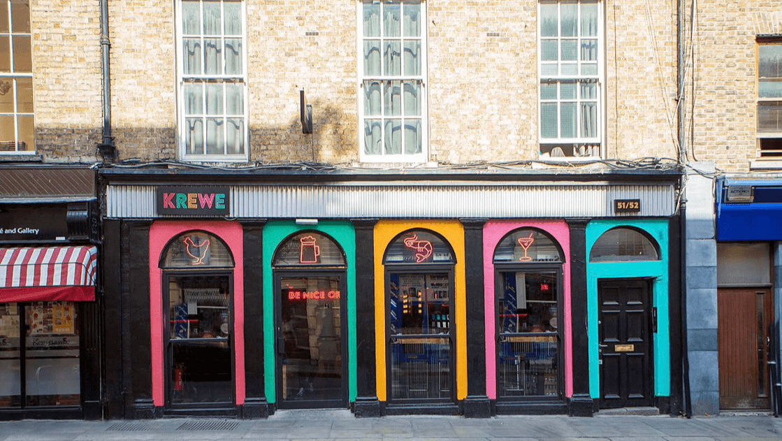 Vibrant Atmosphere & Cocktails