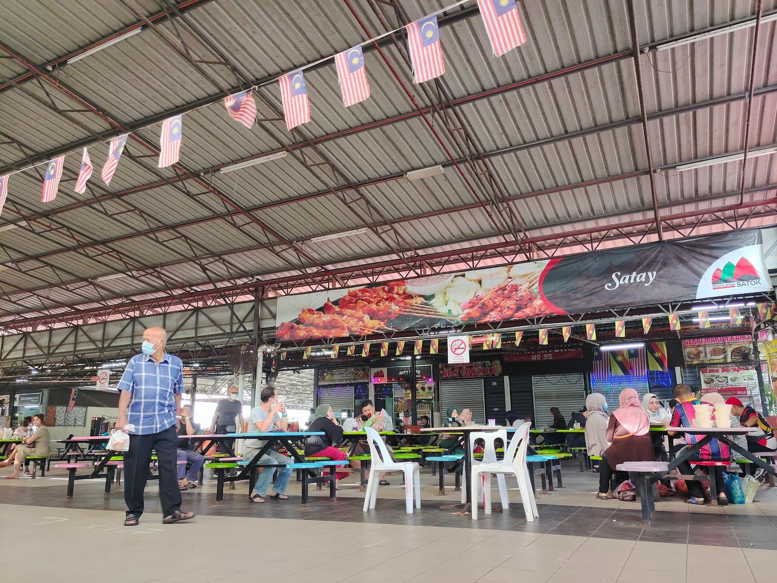 Satok Weekend Market Kubah Ria - Image 1