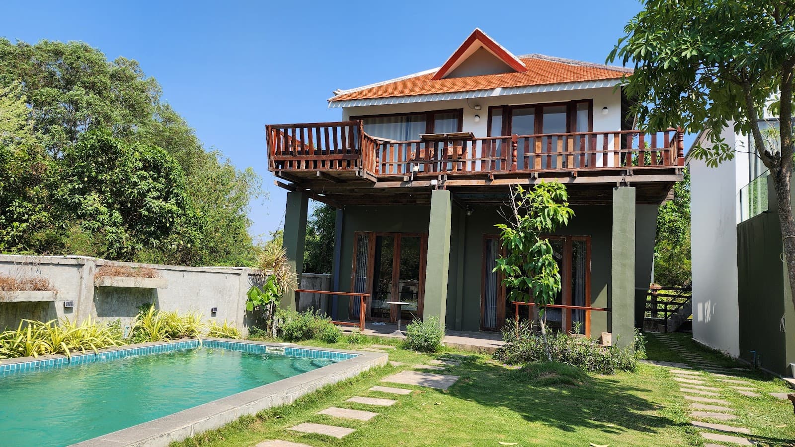 Abandoned French Villas Kep - Image 1