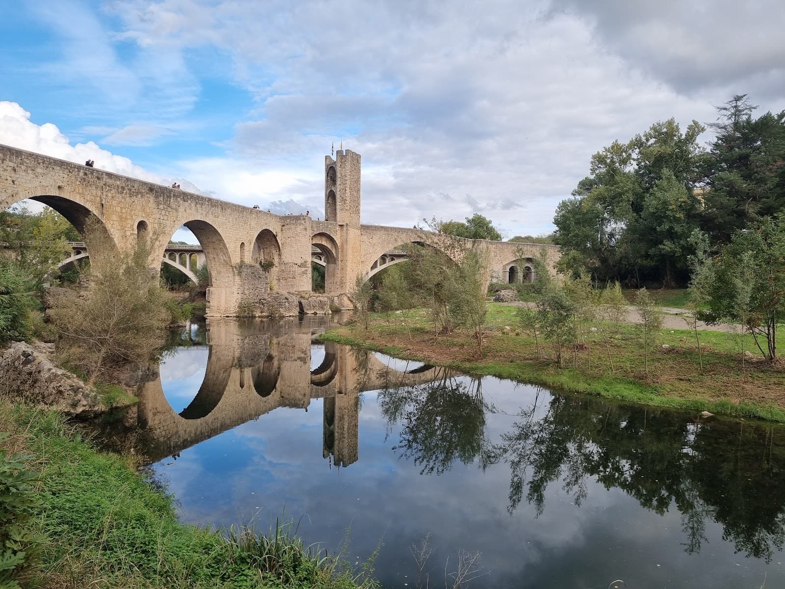 Passeig de la Muralla (Medieval Walls Walk) - Image 1