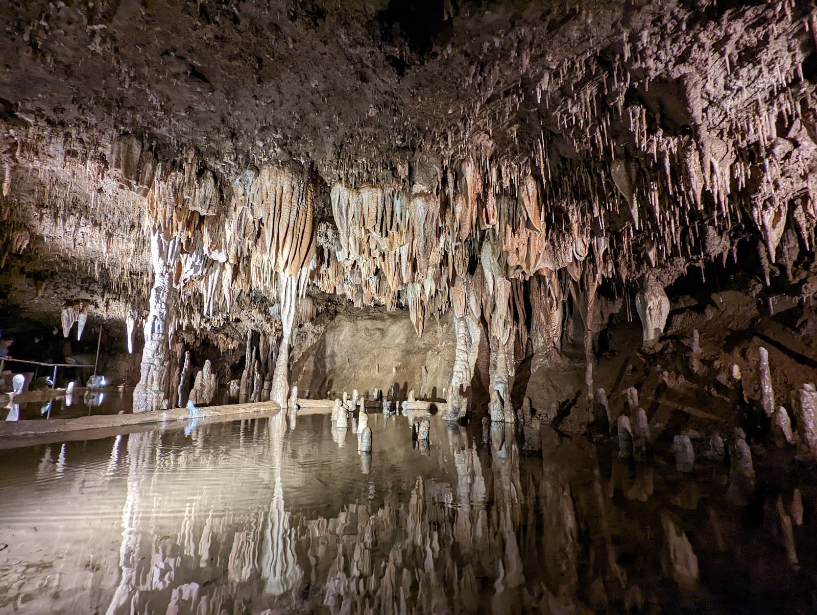 Meramec Caverns - Image 1