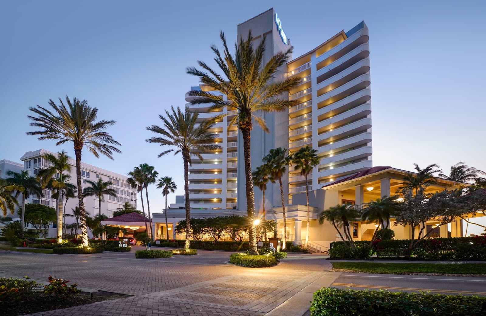 La Playa Beach & Golf Resort - Image 1