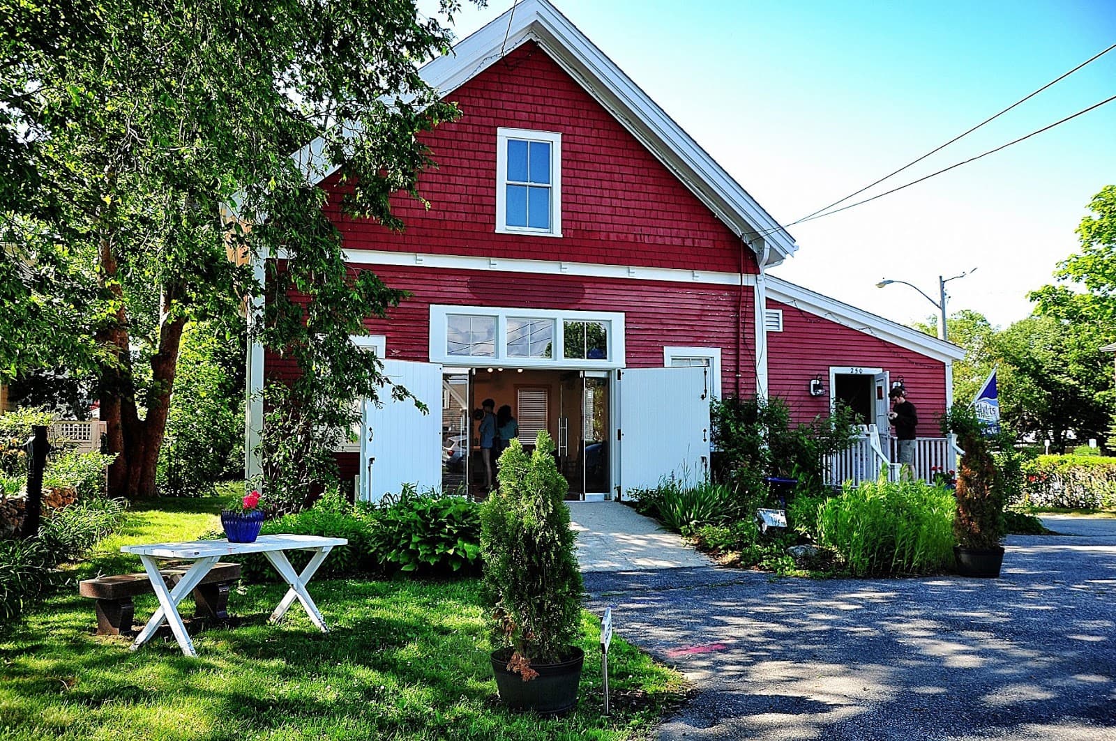 Guyer Barn HyArts - Image 1
