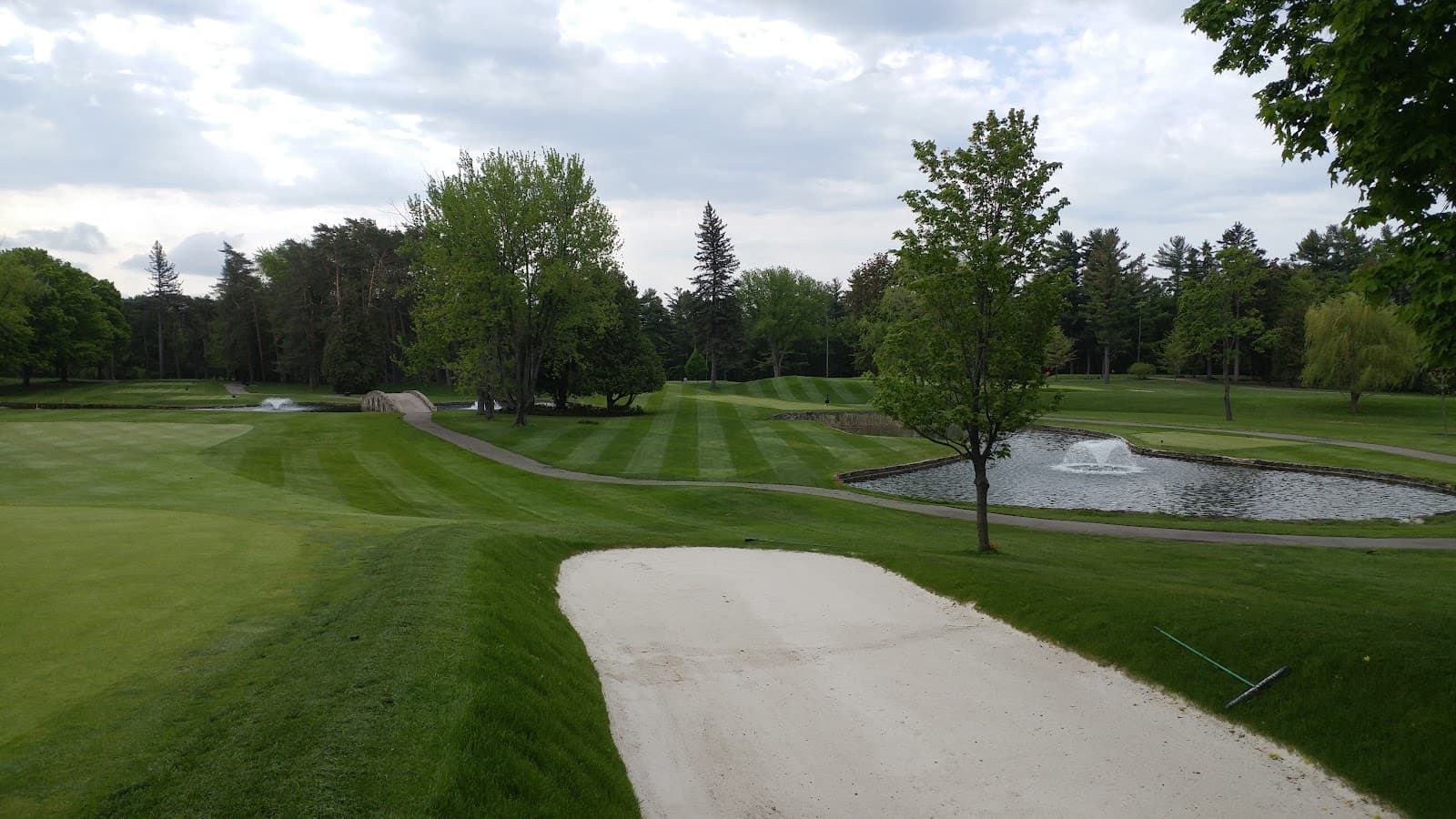 Laval-sur-le-Lac - Image 1