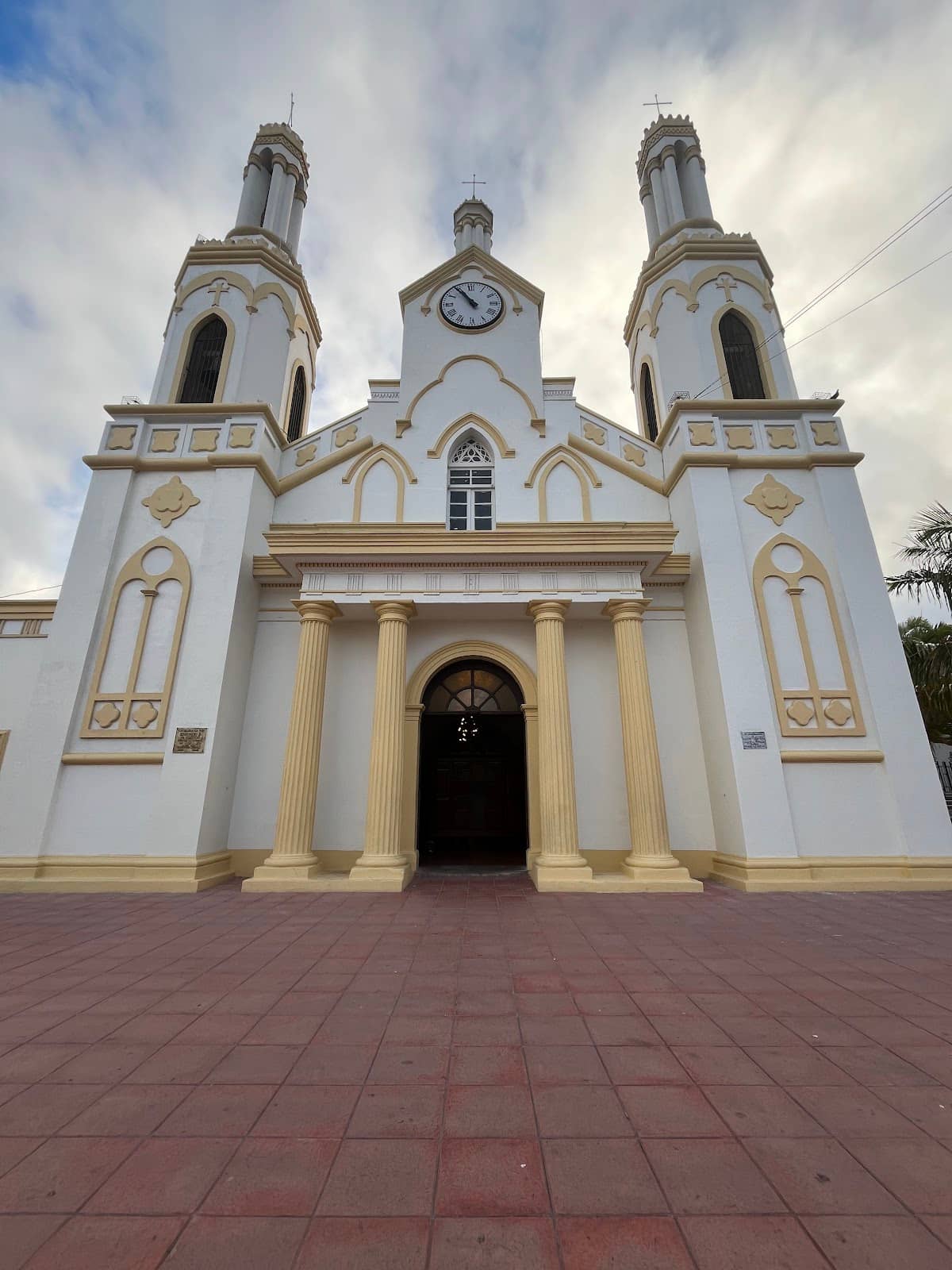 Artisanal Market Stroll