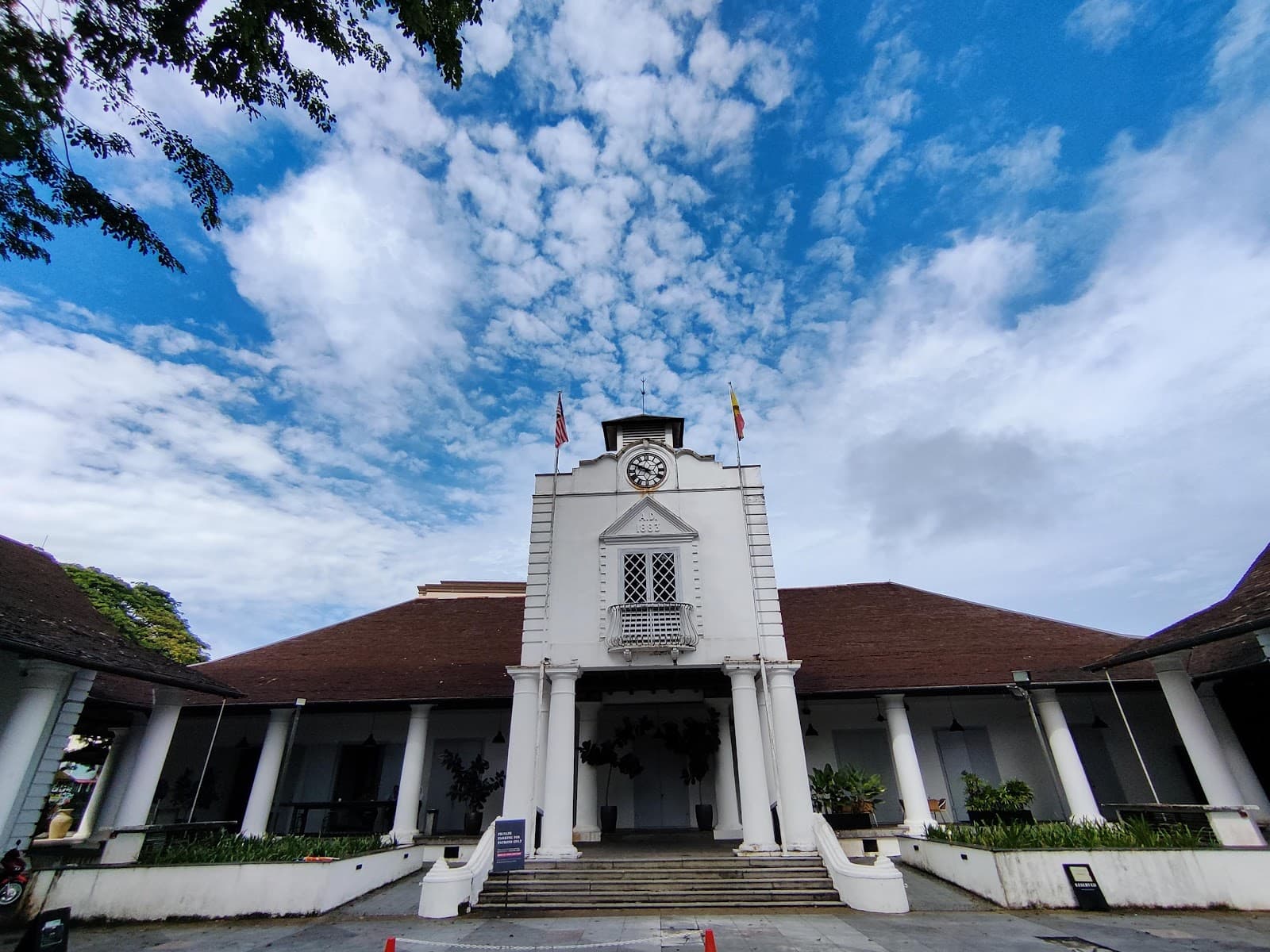 Old Courthouse - Image 1