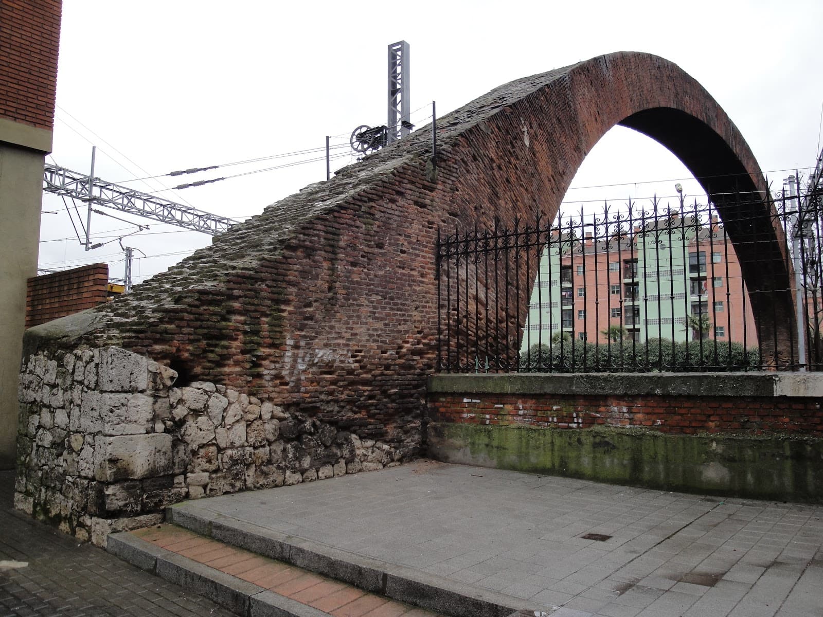 Arco de Ladrillo - Image 1